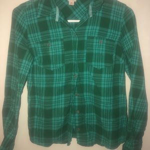 Botton down fitted top